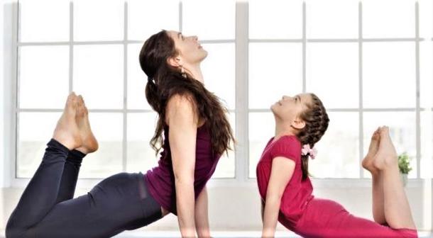 Mother and Daughter in Matching Sportswear Doing Yoga at Home Stock Image -  Image of people, light: 174294267